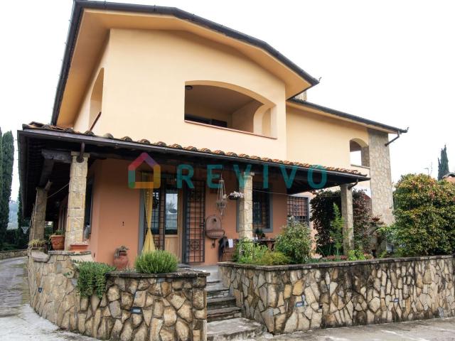Case e ville in vendita di 270 m² in Via Fausto Coppi