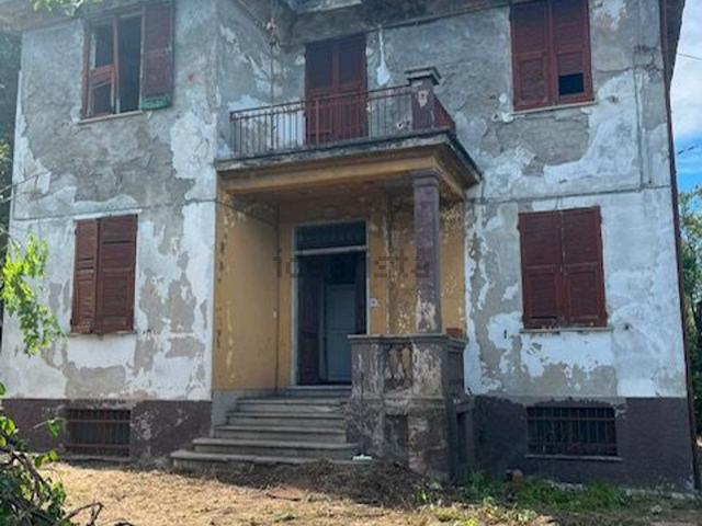 Case e ville in vendita di 270 m² in Via Fabbriche, 152