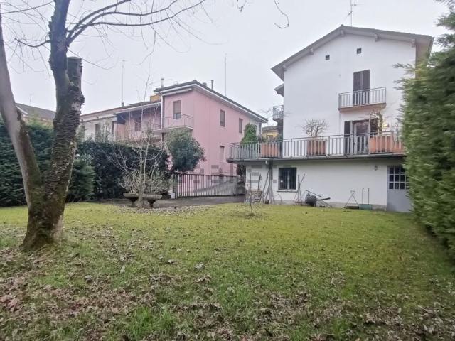 Case e ville in vendita di 270 m² in Via Francesco Genala, 10