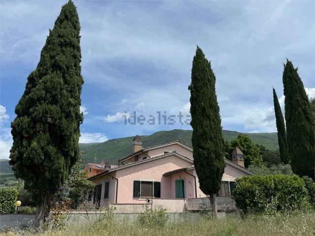 Case e ville in vendita di 270 m² in Via Friuli, 4
