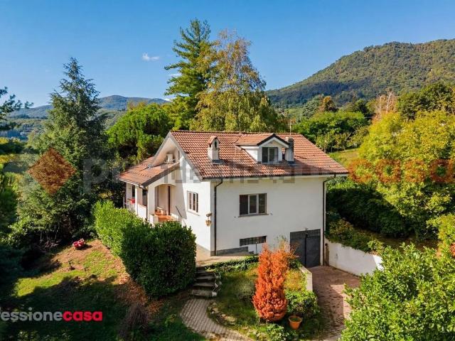 Case e ville in vendita di 270 m² in Via Frossasco, 29