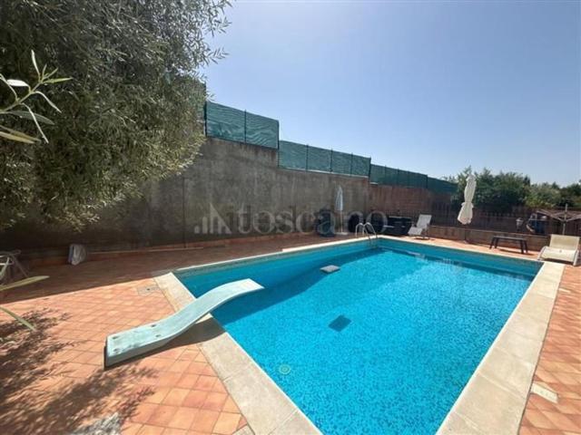 Case e ville in vendita di 270 m² in Via Indipendenza