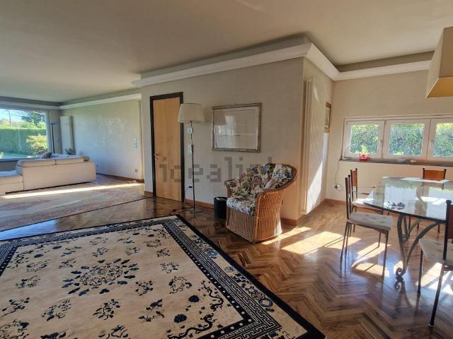 Case e ville in vendita di 270 m² in Via Italica
