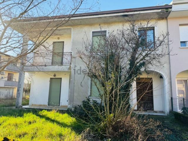 Case e ville in vendita di 270 m² in Via.Orientamenti