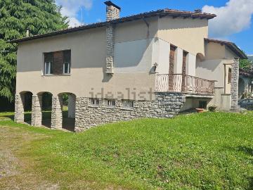 Case e ville in vendita di 270 m² in Via Ludovica