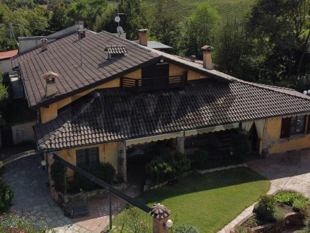 Case e ville in vendita di 270 m² in Via Monsignore Bolla, 14