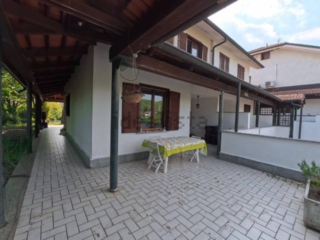 Case e ville in vendita di 270 m² in Via Monte Pirchiriano, 45