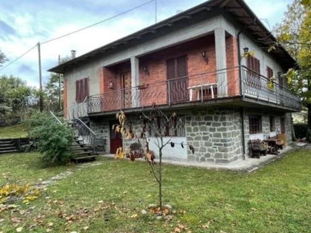 Case e ville in vendita di 270 m² in Via Mammianese