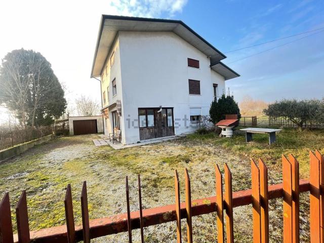 Case e ville in vendita di 270 m² in Via Marosticana