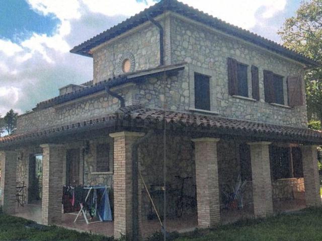 Case e ville in vendita di 270 m² in Via Nettuno