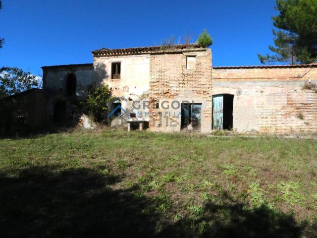 Case e ville in vendita di 270 m² in Via Nicola Rosati