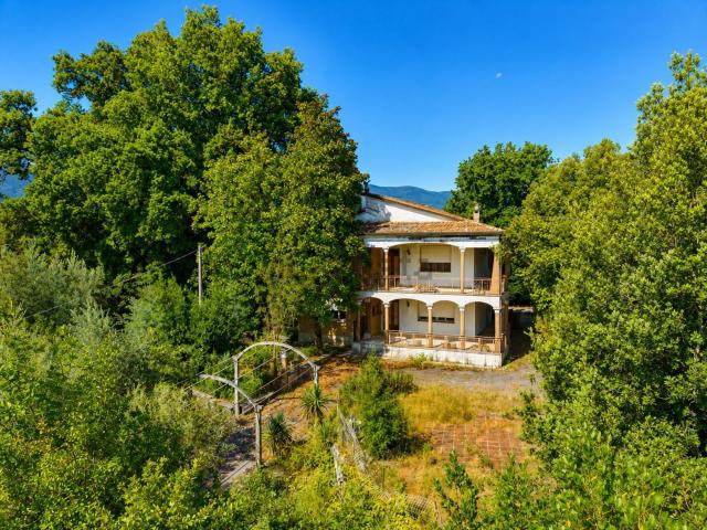 Case e ville in vendita di 270 m² in Via San Francesco D&apos Assisi, 212