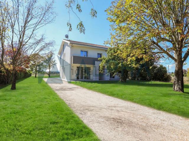 Case e ville in vendita di 270 m² in Via San Giovanni