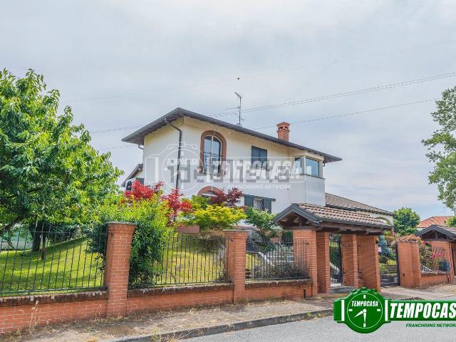 Case e ville in vendita di 270 m² in Via Sant&apos  Ambrogio
