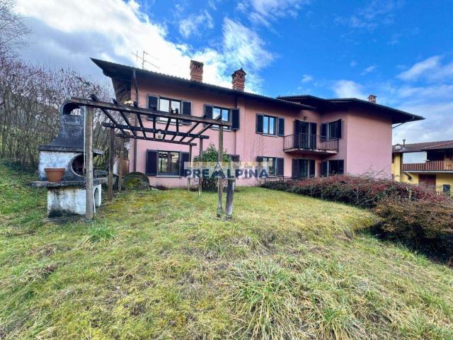 Case e ville in vendita di 270 m² in Via Sant&apos Elisabetta, 7