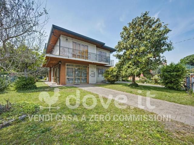 Case e ville in vendita di 270 m² in Via Porta Valesella, 8