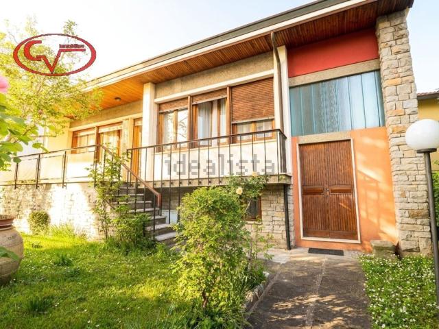 Case e ville in vendita di 270 m² in Via Papa Giovanni XXIII