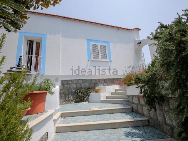 Case e ville in vendita di 270 m² in Via Pezzapiana