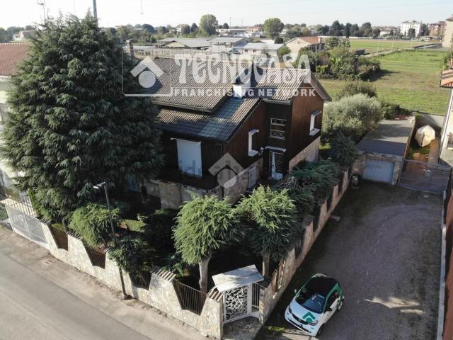 Case e ville in vendita di 270 m² in Via Piave, 174