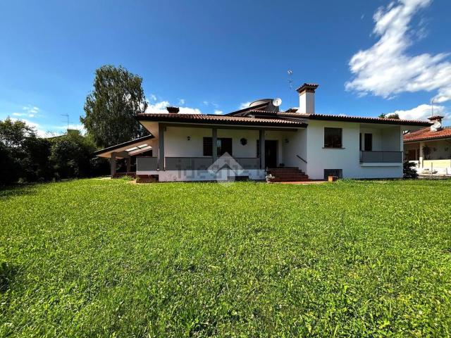 Case e ville in vendita di 270 m² in Via Priula, 8