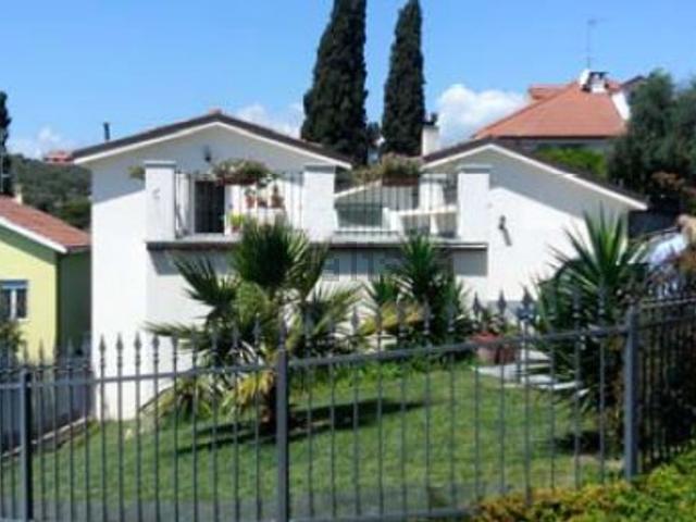 Case e ville in vendita di 270 m² in Via Privata Altamira, 16