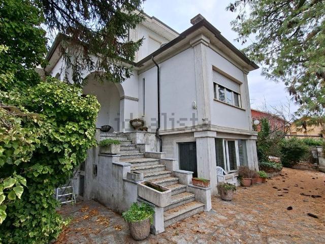 Case e ville in vendita di 270 m² in Via Roma, 75