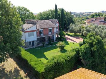 Case e ville in vendita di 270 m² in Via Romana, 47