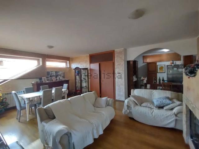 Case e ville in vendita di 270 m² in Via Ragusa