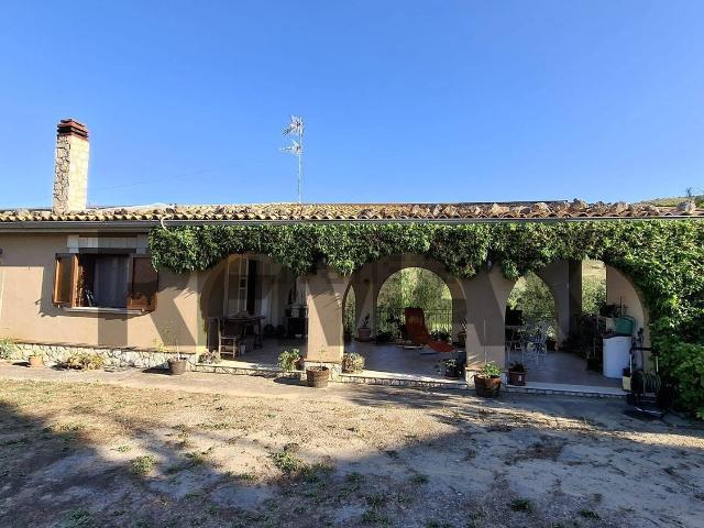 Case e ville in vendita di 270 m² in Via Trieste