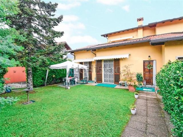 Case e ville in vendita di 270 m² in Via Volontari Della Libertà
