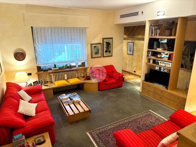 Case e ville in vendita di 270 m² in Via XXV Aprile, 56