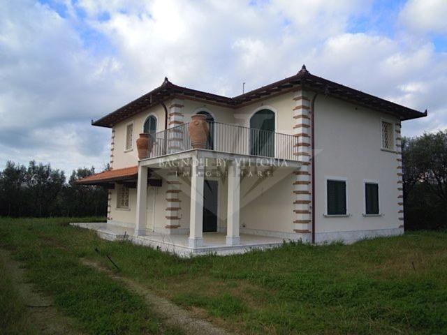 Case e ville in vendita di 270 m² in Viale Apua