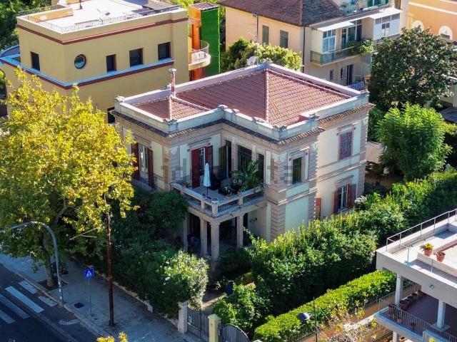 Case e ville in vendita di 270 m² in Viale Margherita di Savoia, 41