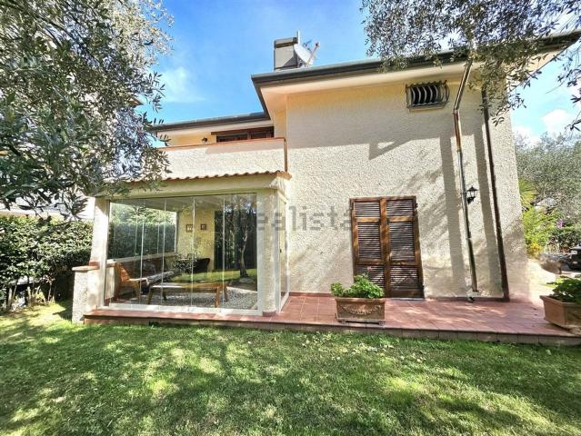 Case e ville in vendita di 270 m² in Viale Stazione