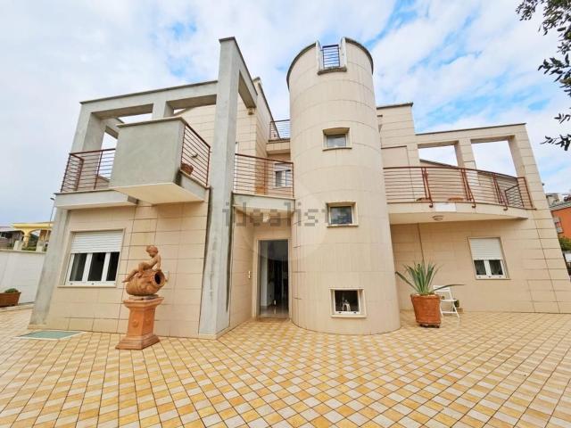 Case e ville in vendita di 270 m² in Contrada Auricarro