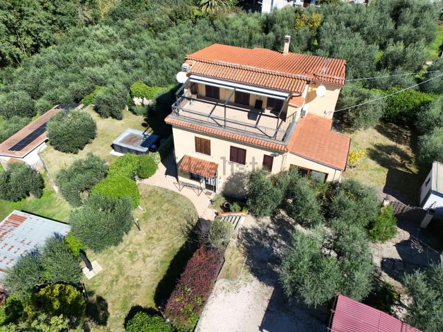 Case e ville in vendita di 270 m² in Contrada Poggio Romano, 2