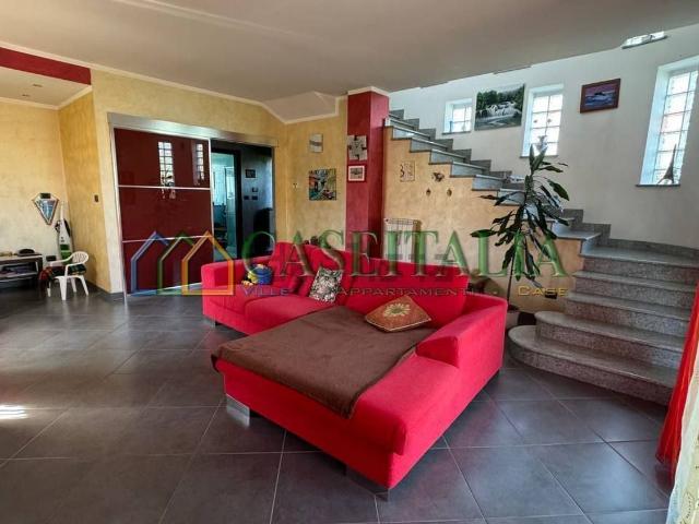 Case e ville in vendita di 270 m² in Corso Alcide de Gasperi, 53