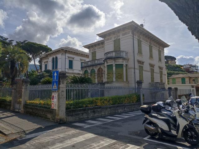 Case e ville in vendita di 270 m² in Corso Giuseppe Mazzini