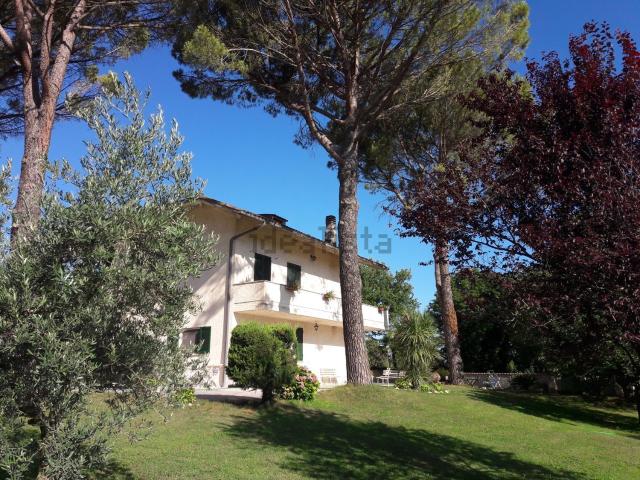 Case e ville in vendita di 270 m² in Frazione Villa San Faustino, 6