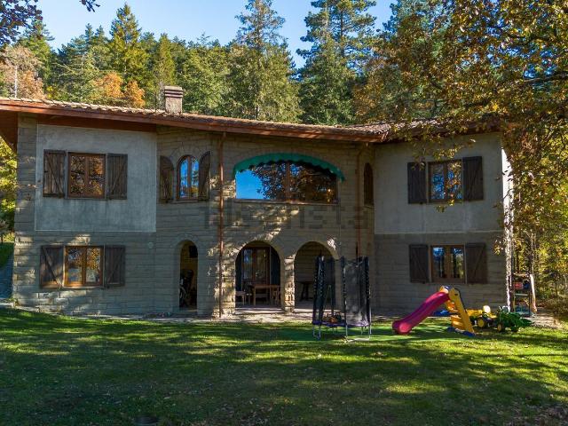 Case e ville in vendita di 270 m² in Località Camaldoli, 22