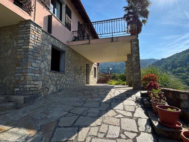 Case e ville in vendita di 270 m² in Strada Dormiello, 7