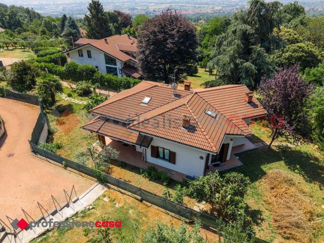 Case e ville in vendita di 270 m² in Strada Pero, 31