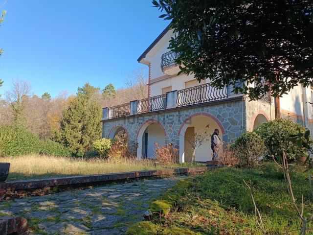 Case e ville in vendita di 270 m² in Strada Provinciale 566