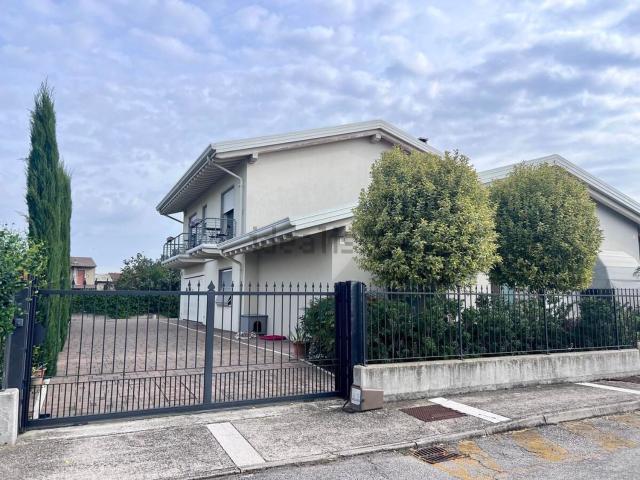 Case e ville in vendita di 271 m²