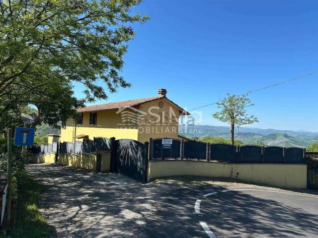 Case e ville in vendita di 350 m² in Via Monte Capra, 6