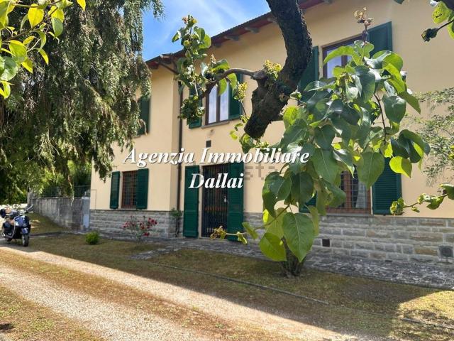 Case e ville in vendita di 271 m² in Via Roma, 29
