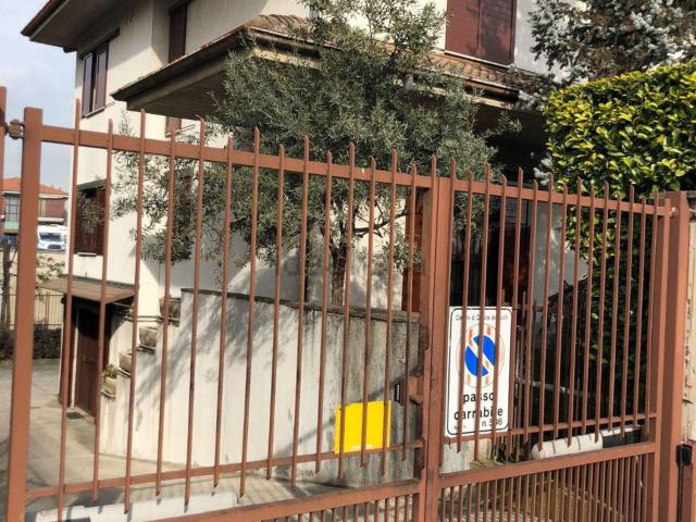 Case e ville in vendita di 271 m² in Via Roma