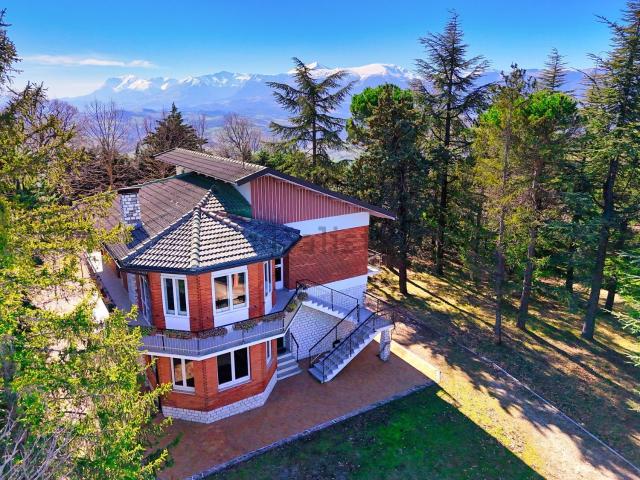 Case e ville in vendita di 271 m² in Contrada Castello, 10