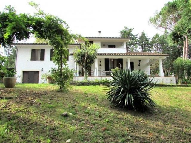 Case e ville in vendita di 271 m² in Corso Repubblica