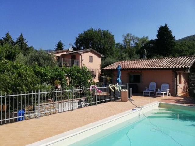 Case e ville in vendita di 271 m² in Località Pischiello